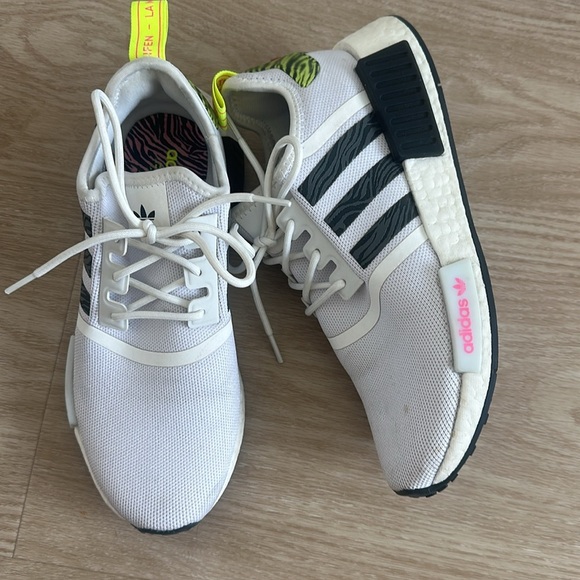 ADIDAS SNEAKERS SIZE WOMENS 8.5 / MENS 7 - Picture 3 of 6